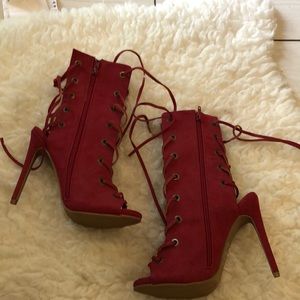 Reddish tie up lace booties